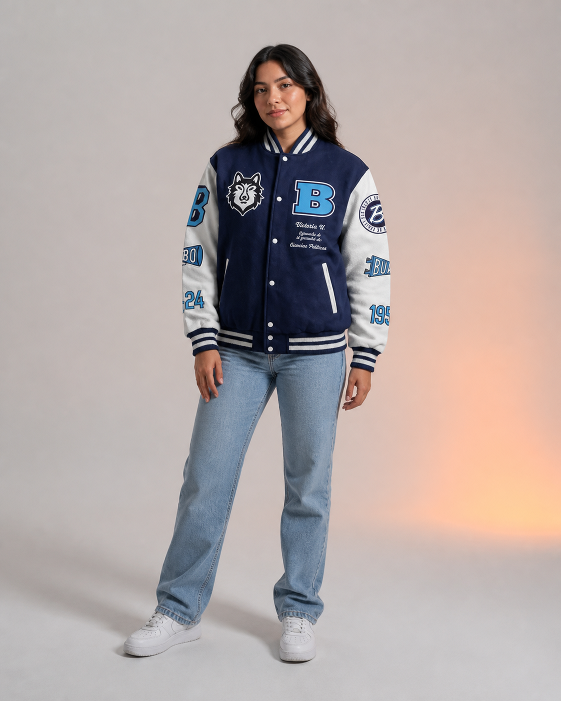 Modelo usando Chamarra Varsity de la colección BUAP