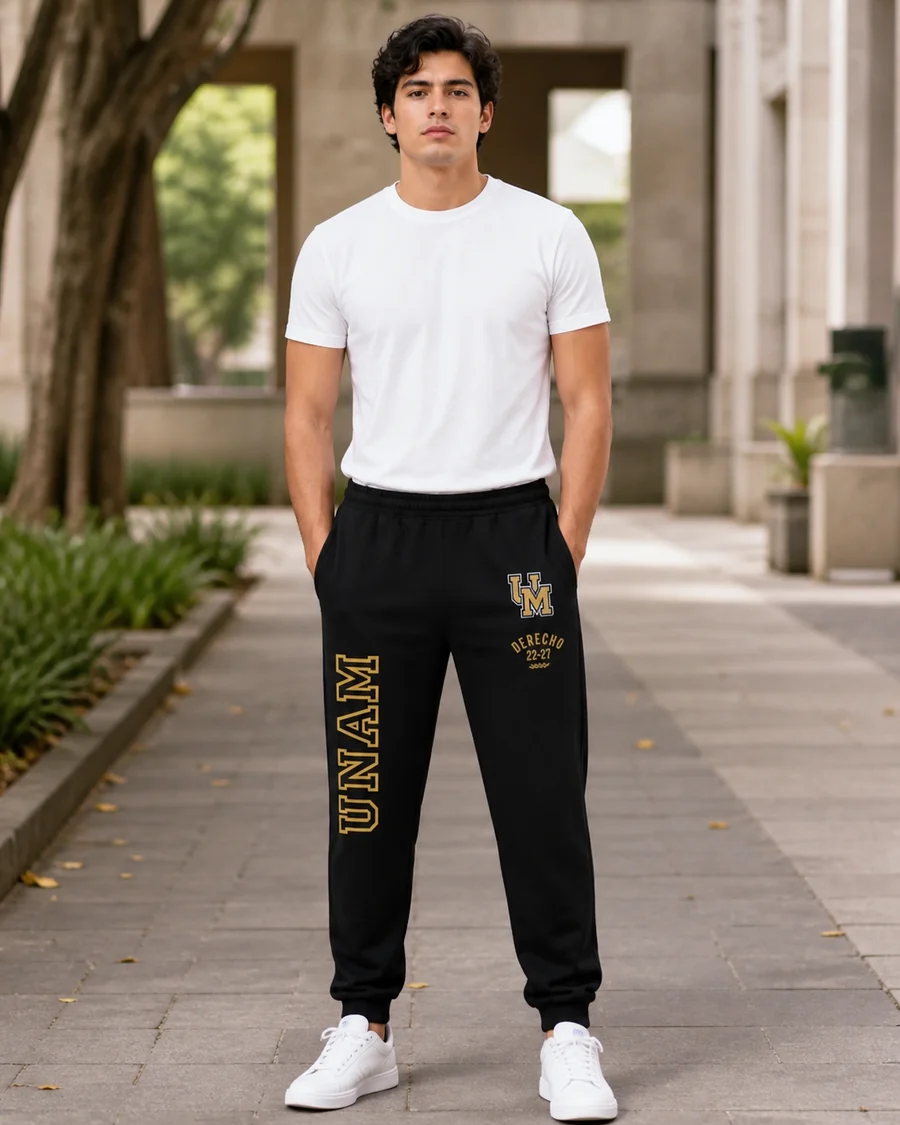 Estudiante usando Pants Derecho UNAM de la colección UNAM